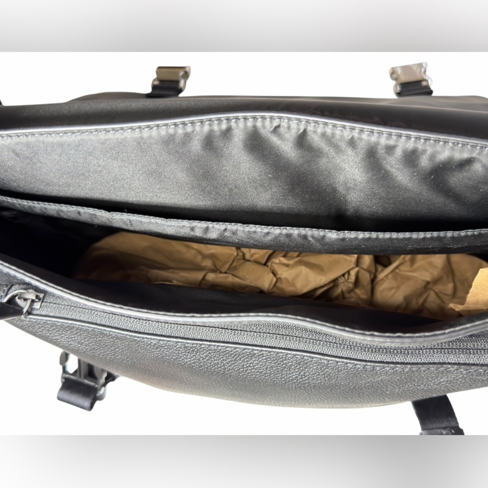 Michael Kors Greyson Black Leather Messenger Bag Crossbody Laptop Work Medium - Picture 11 of 16